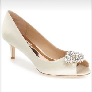 Badgley Mischka 'Nakita' Kitten Heel Peep Toe Pump Size 7.5 NEVER WORN!